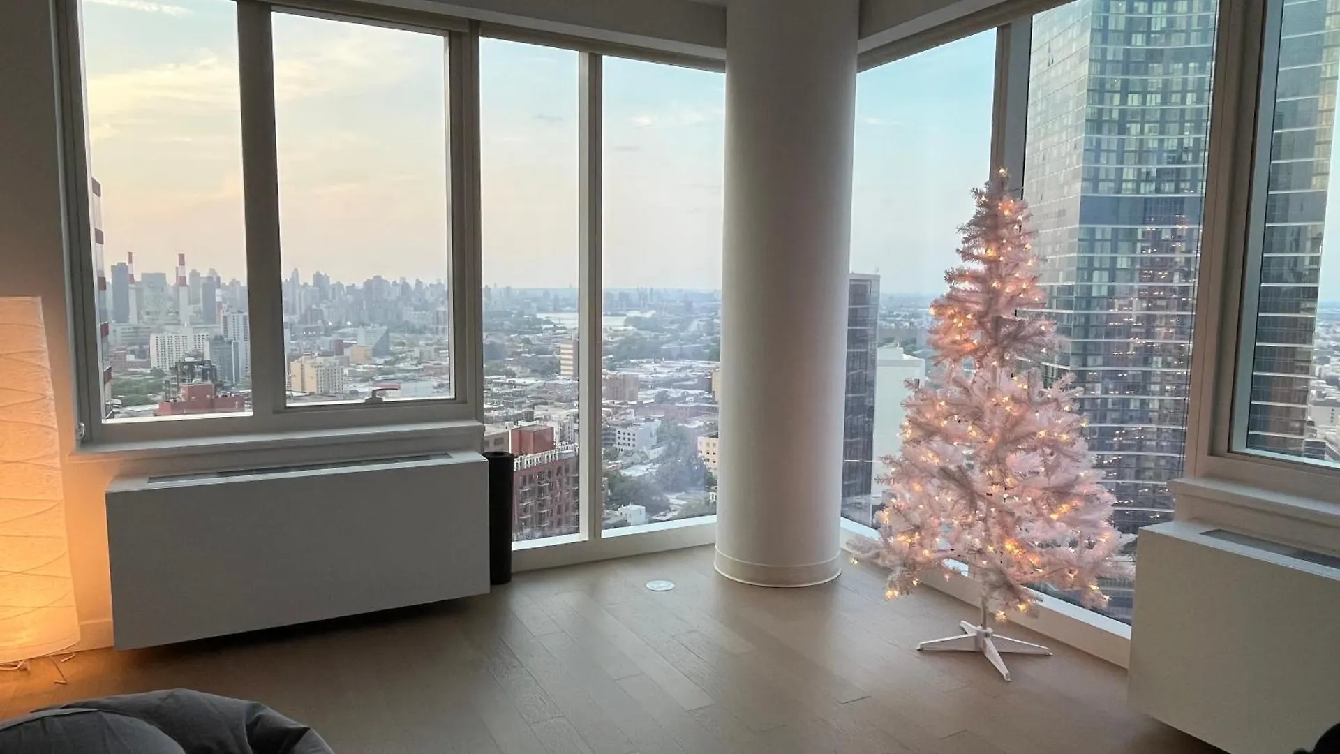 Luxury 2 Bedrooms 2 Bathrooms Corner Apartment Breathtaking City Views Modern Retreat New York USA
