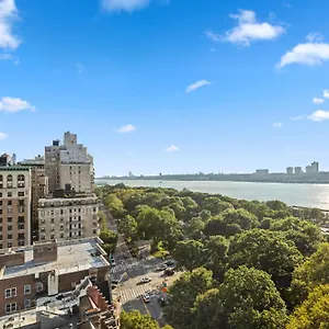 2* Отель Riverside Tower