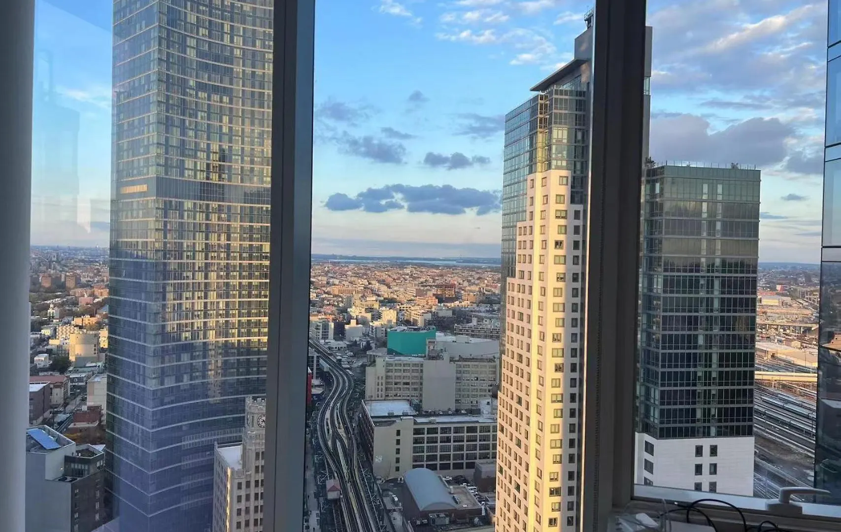 Luxury 2 Bedrooms 2 Bathrooms Corner Apartment Breathtaking City Views Modern Retreat New York