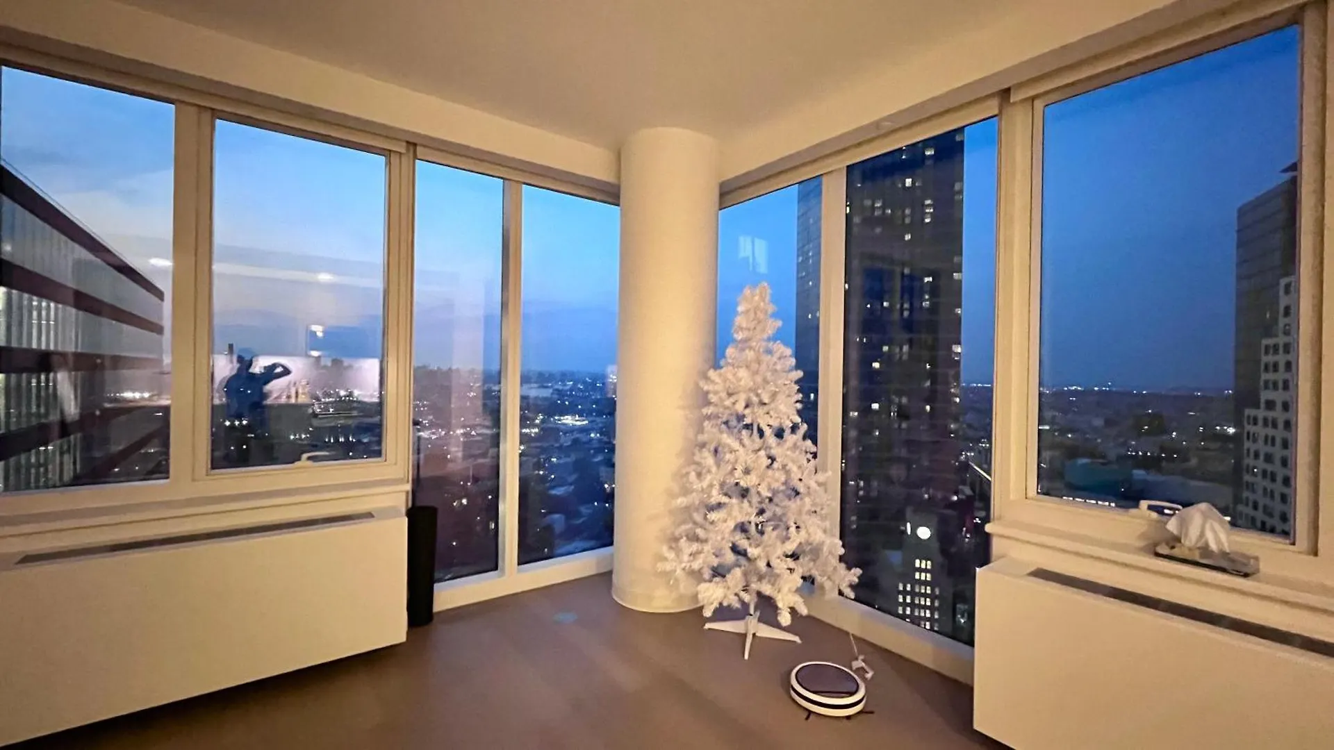 Luxury 2 Bedrooms 2 Bathrooms Corner Apartment Breathtaking City Views Modern Retreat New York
