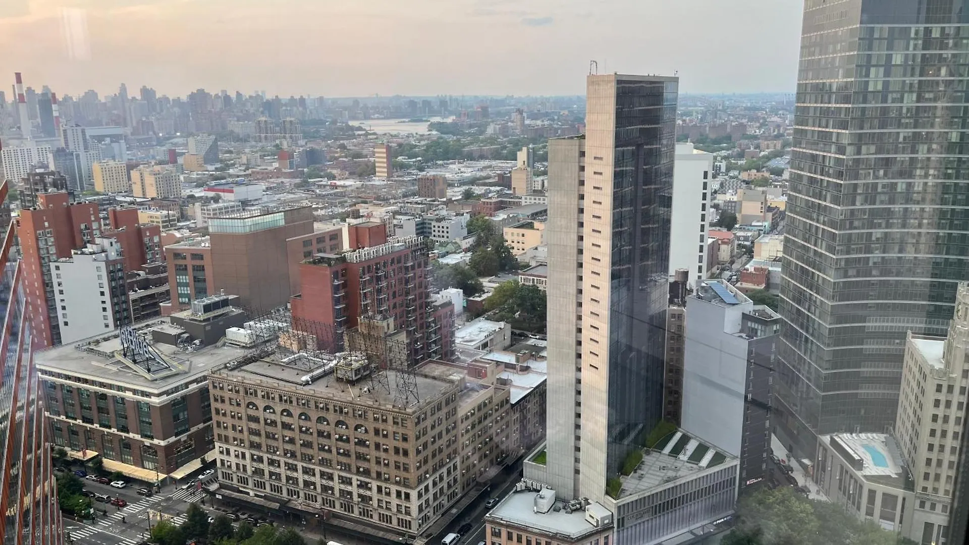 Luxury 2 Bedrooms 2 Bathrooms Corner Apartment Breathtaking City Views Modern Retreat New York