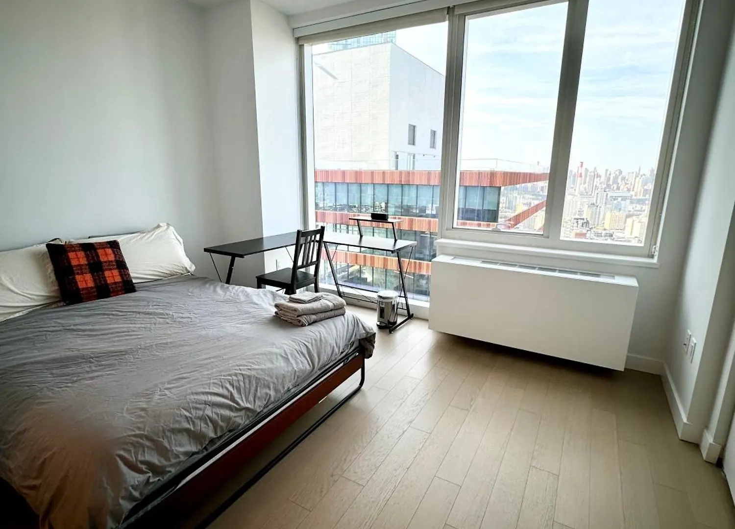Luxury 2 Bedrooms 2 Bathrooms Corner Apartment Breathtaking City Views Modern Retreat New York